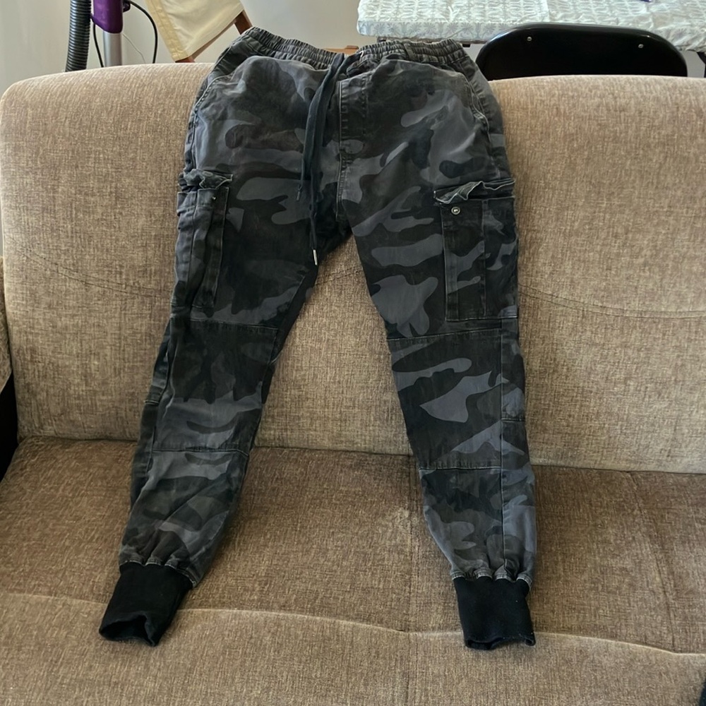 Hyper Denim camo cargo pants. Men’s small.